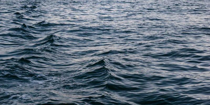 从DIY制作到电路设计：探索柔性电子皮肤在医疗监测与机器人触觉感知中的关键技术