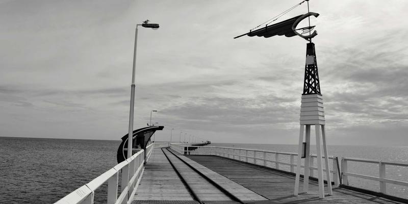 从硬件制作到核心技术：电子技术在新能源汽车电池管理系统中的深度应用与挑战